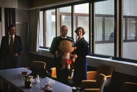 Iona Campagnolo and two unknown men with a sports mascot in Germany