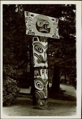 Small totem pole next to roadway