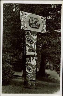 Small totem pole next to roadway