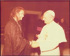 Iona Campagnolo shaking the hand of Pope Paul VI