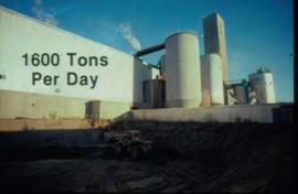 Original Construction - Graphic presentation slide: "1600 tons per day"