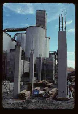 Pulpmill - Expansion Project - Concrete pillars and structure for B-machine room construction