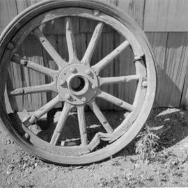 Early motor car/truck wheel found in Rock Creek