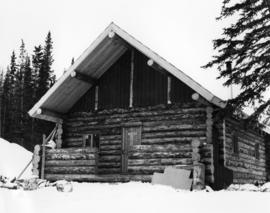 Log house in Good Hope Lake