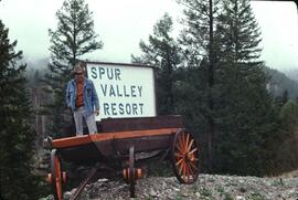 Mac in front of Spur Valley Resort sign