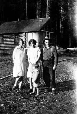 Ray Sansom, wife Anne Sansom, son Ray Sansom Jr. and sister-in-law