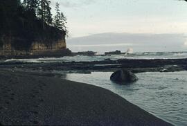 Rocky shoreline at Mabens Beach