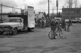 Iona Campagnolo and female biker near map for Terrace bicycle race