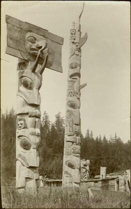 Chief Skedans mortuary totem pole, Skidegate