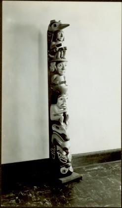 Model wooden totem pole – profile
