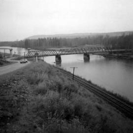 Road bridge crossing the Kootenay River at Fort Steele