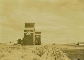 Dunsdale (silo with sign: "United Grain Growers Limited, Local No.447" situated next to train tracks