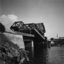 Road bridge at the junction of the Victoria Inner and Upper Harbours