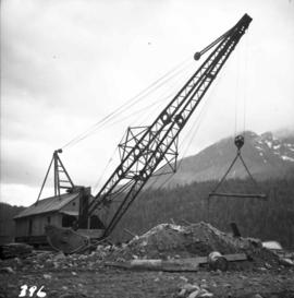 Steam crane at former quarry at Granite Falls