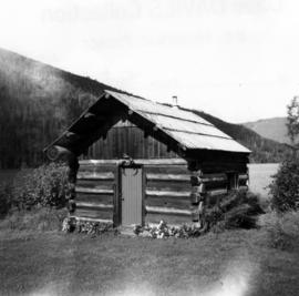 Original trappers cabin on Staubert Lake