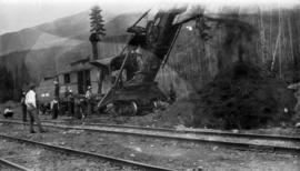 Railway steam shovel