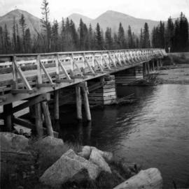 Road bridge over Toby Creek