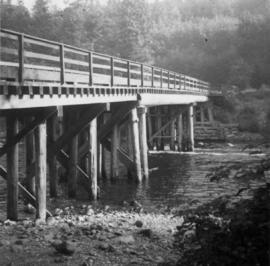 Bridge crossing the Campbell River